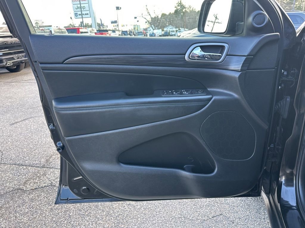 Used 2020 Jeep Grand Cherokee Laredo AWD/4WD image 17