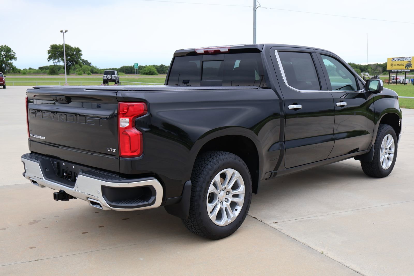 Used 2023 Chevrolet Silverado 1500 LTZ w/ LTZ Premium Package AWD/4WD image 8