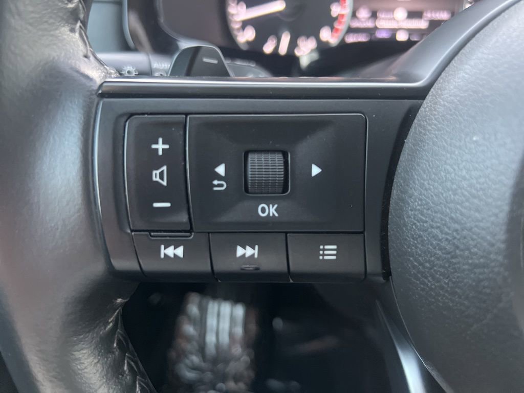 Used 2025 Nissan Pathfinder SV image 45