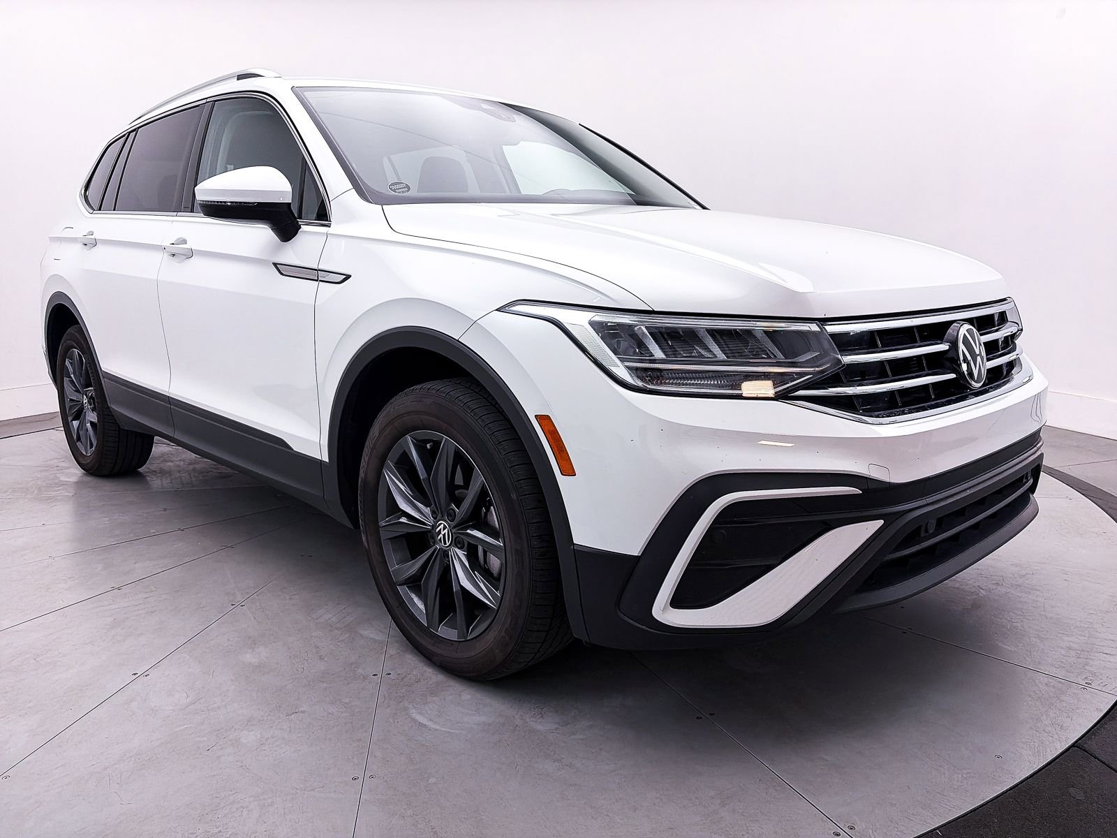 Used 2022 Volkswagen Tiguan SE image 8