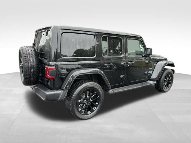 Used 2022 Jeep Wrangler Unlimited Sahara w/ Cold Weather Group image 8