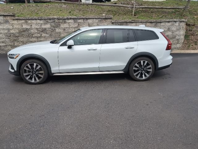 Used 2020 Volvo V60 T5 Cross Country w/ Protection Package AWD/4WD image 6