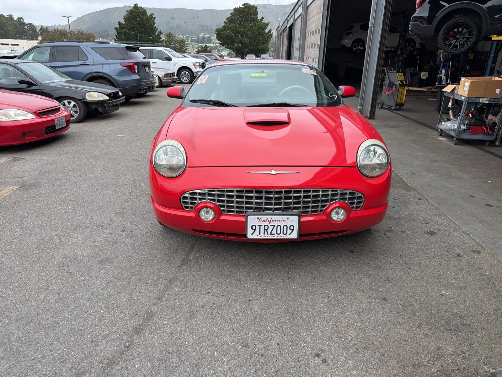 Used 2005 Ford Thunderbird RWD image 2