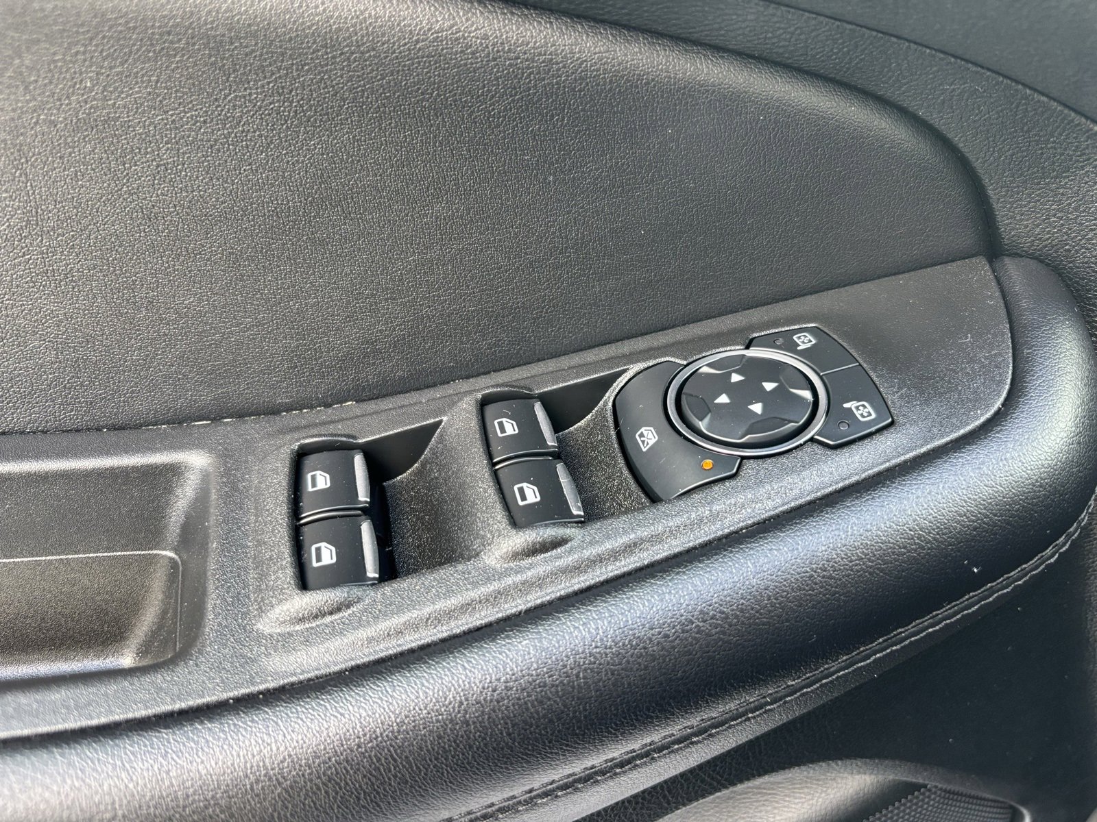 Used 2023 Ford Edge SE w/ Black Appearance Package image 17