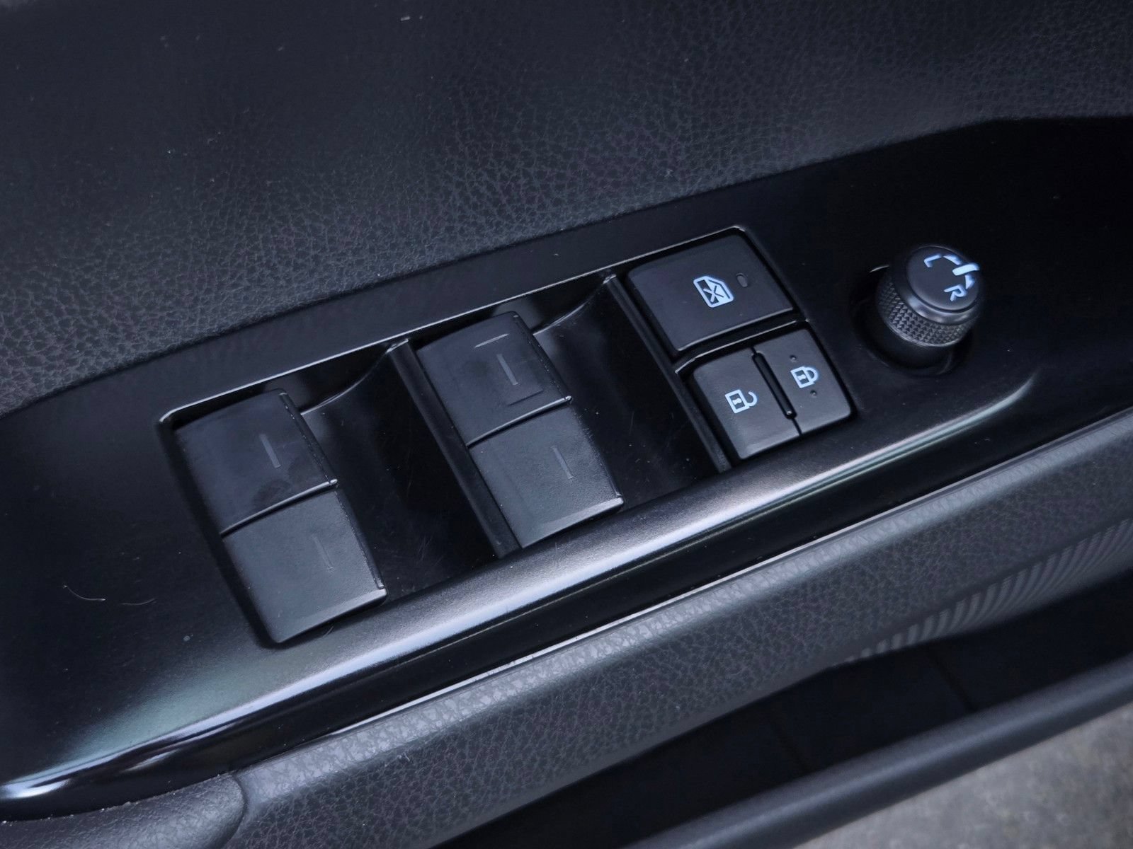Used 2026 Toyota Camry SE AWD/4WD image 9