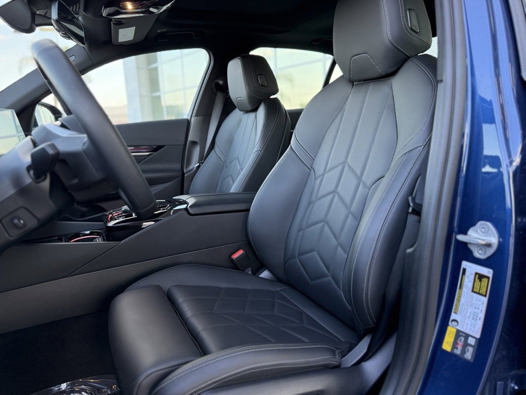 Used 2025 BMW i5 eDrive40i w/ Premium Package image 11