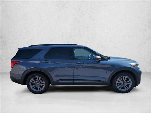 Used 2021 Ford Explorer XLT w/ Equipment Group 202A AWD/4WD image 4