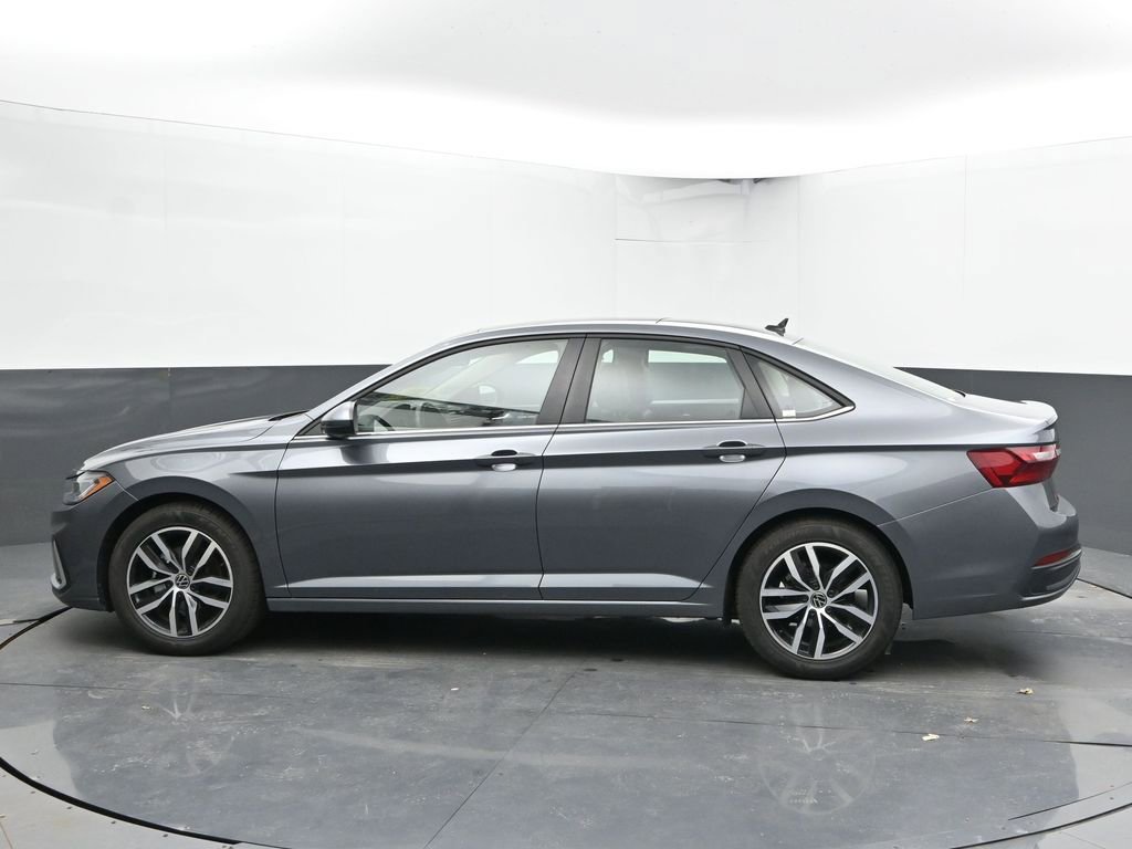 Used 2025 Volkswagen Jetta SE image 8