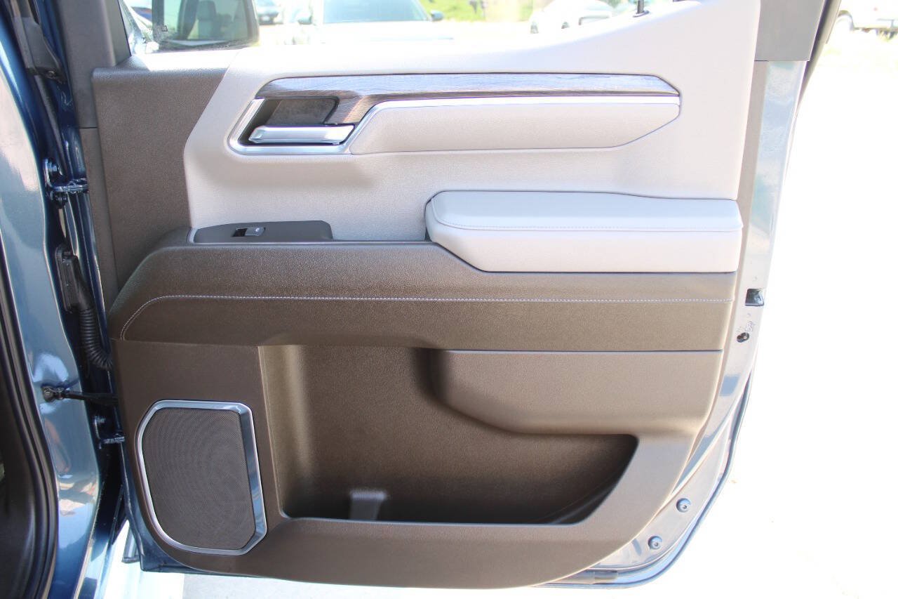 Used 2024 Chevrolet Silverado 1500 LTZ AWD/4WD image 5