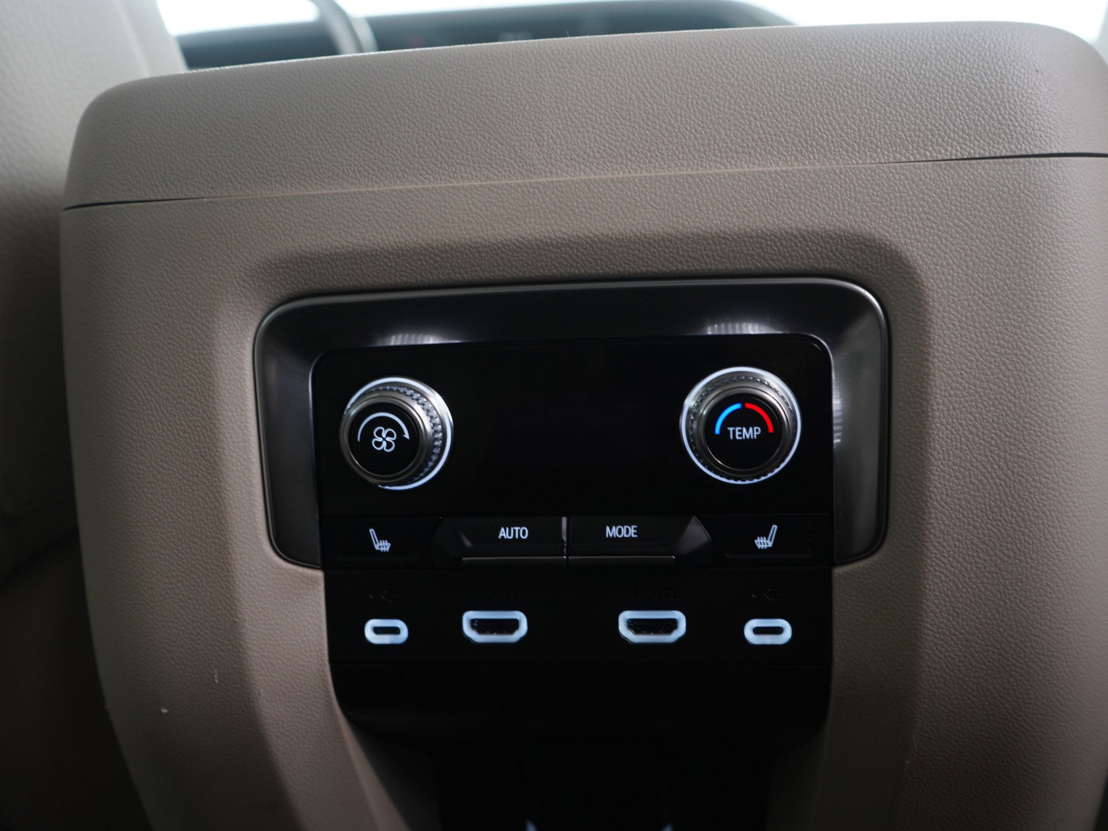 Used 2021 GMC Yukon Denali w/ Denali Premium Package image 16