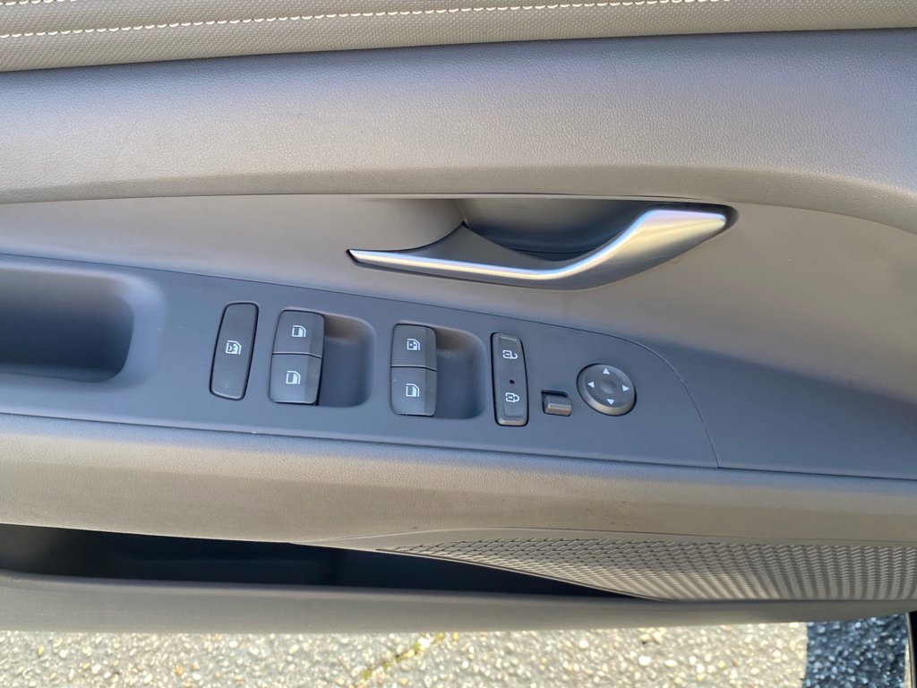 Used 2023 Hyundai Elantra SEL w/ Convenience Package image 16