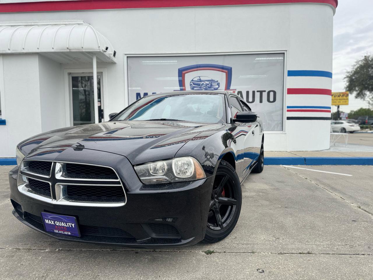 Used 2013 Dodge Charger SE image 3
