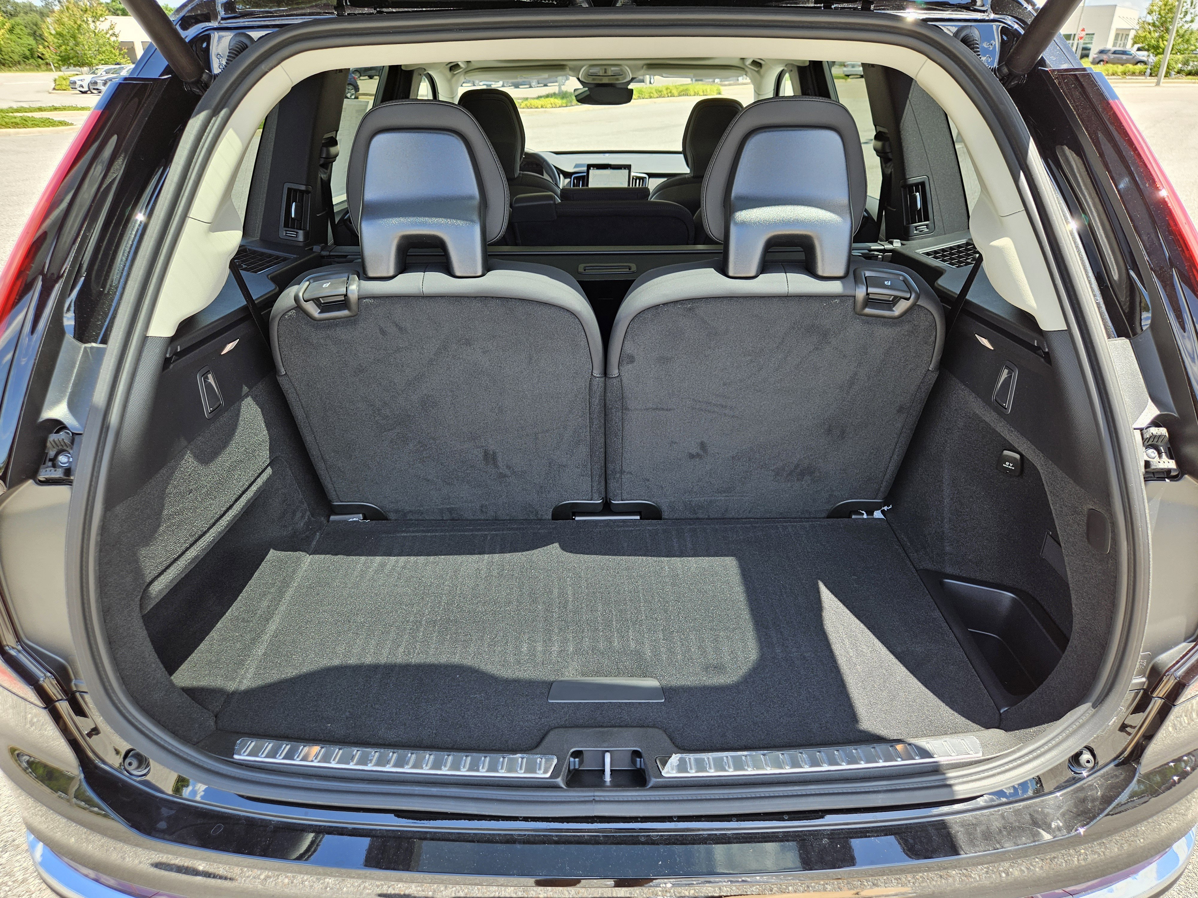 New 2026 Volvo XC90 B5 Core w/ Protection Package image 12