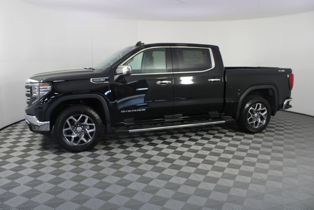 New 2026 GMC Sierra 1500 SLT image 2
