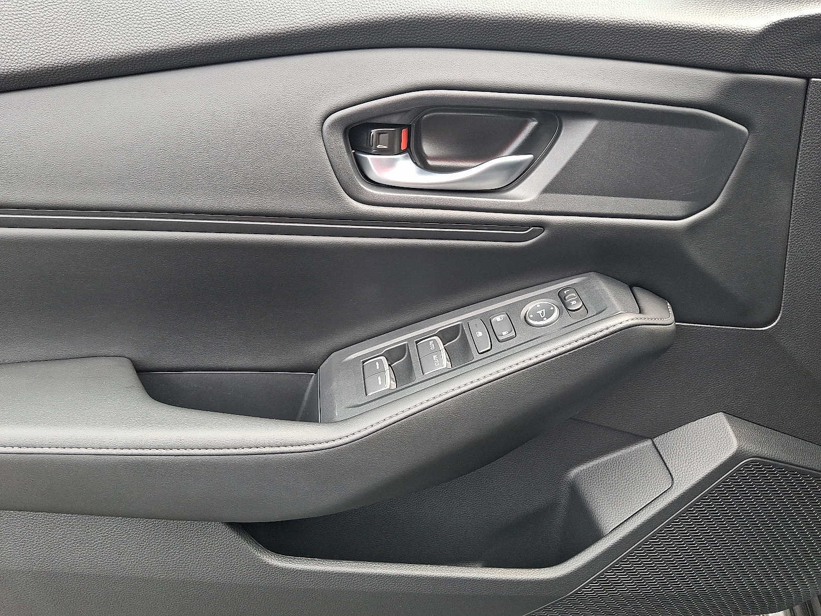 Used 2025 Honda Accord Sport image 12