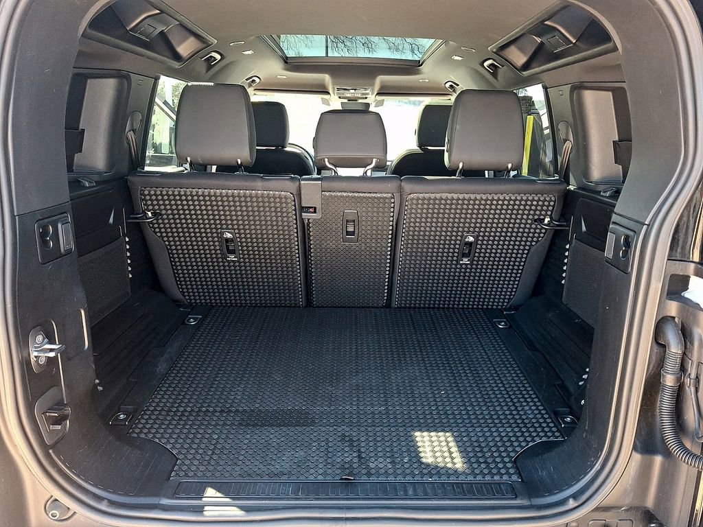 Used 2025 Land Rover Defender 110 S image 29