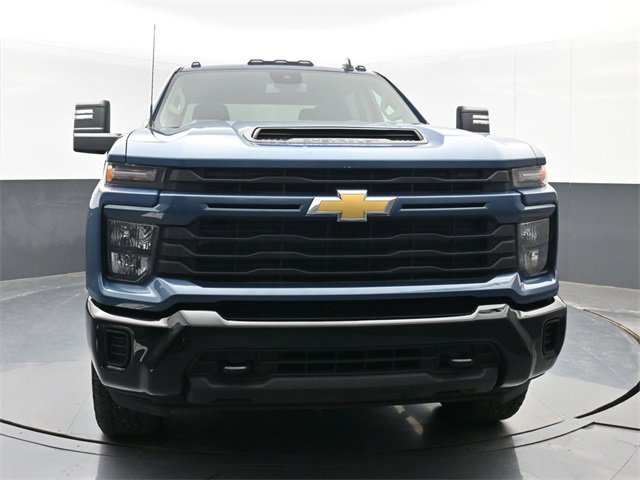 Used 2024 Chevrolet Silverado 2500 Custom w/ Custom Value Package image 3