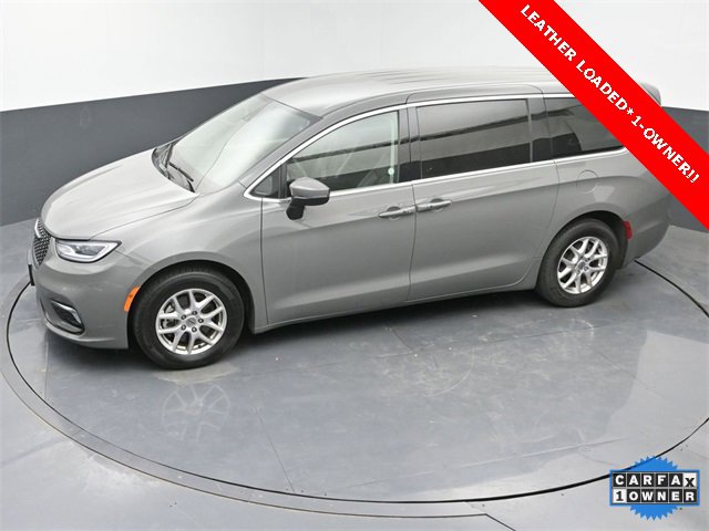 Used 2023 Chrysler Pacifica Touring-L image 30