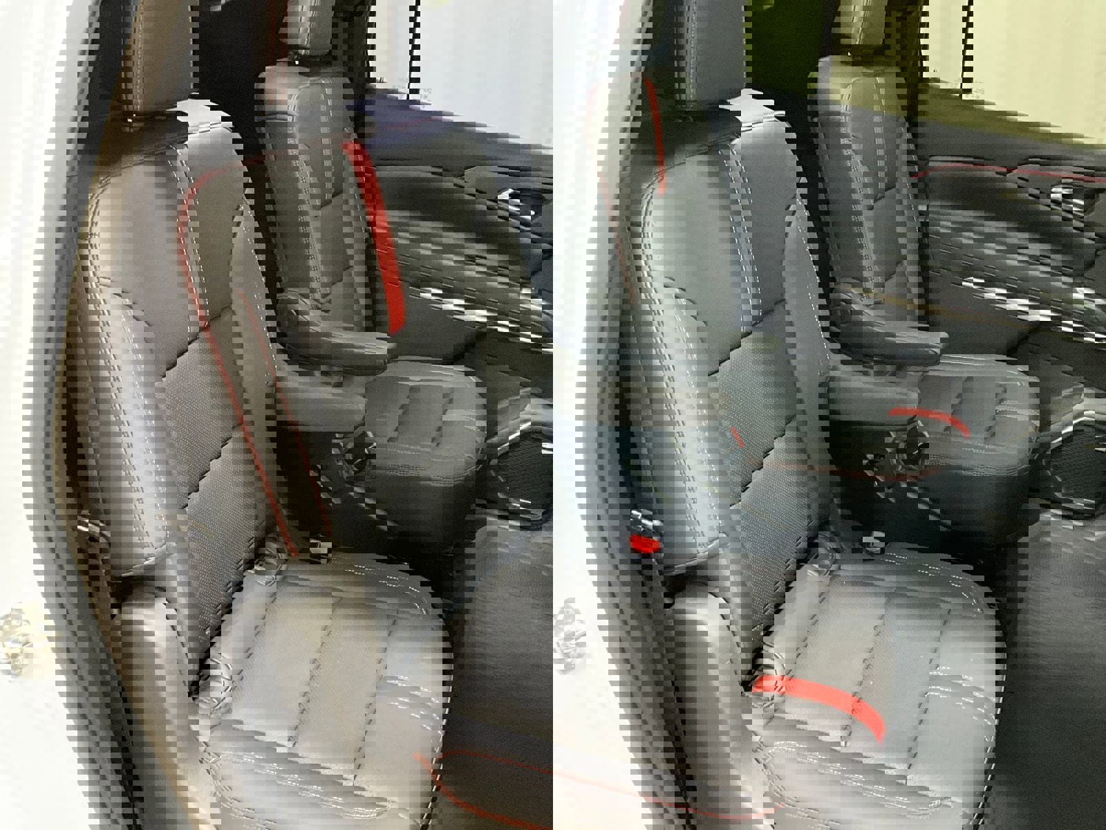 Used 2024 Chevrolet Traverse RS image 25