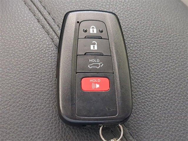 Used 2020 Toyota RAV4 XLE Premium image 38