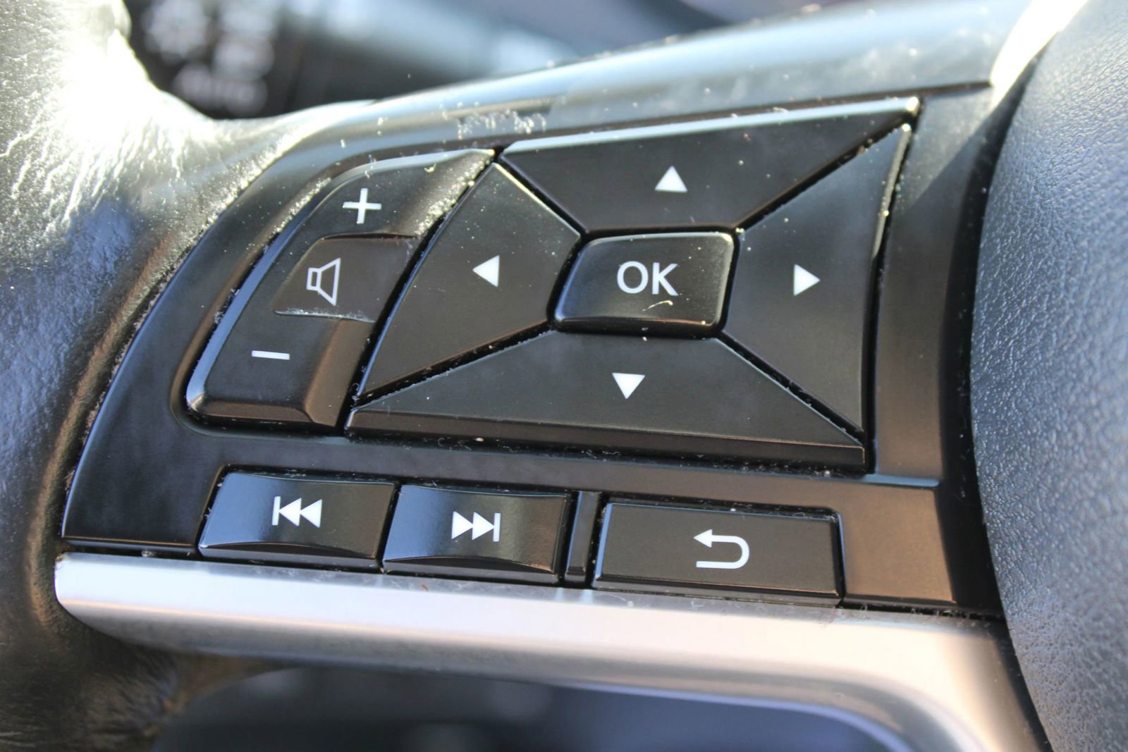 Used 2018 Nissan Rogue SL image 17