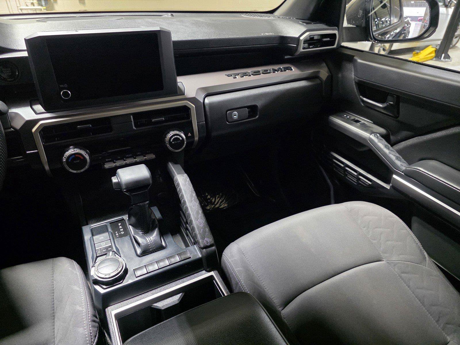 Used 2025 Toyota Tacoma SR5 AWD/4WD image 18