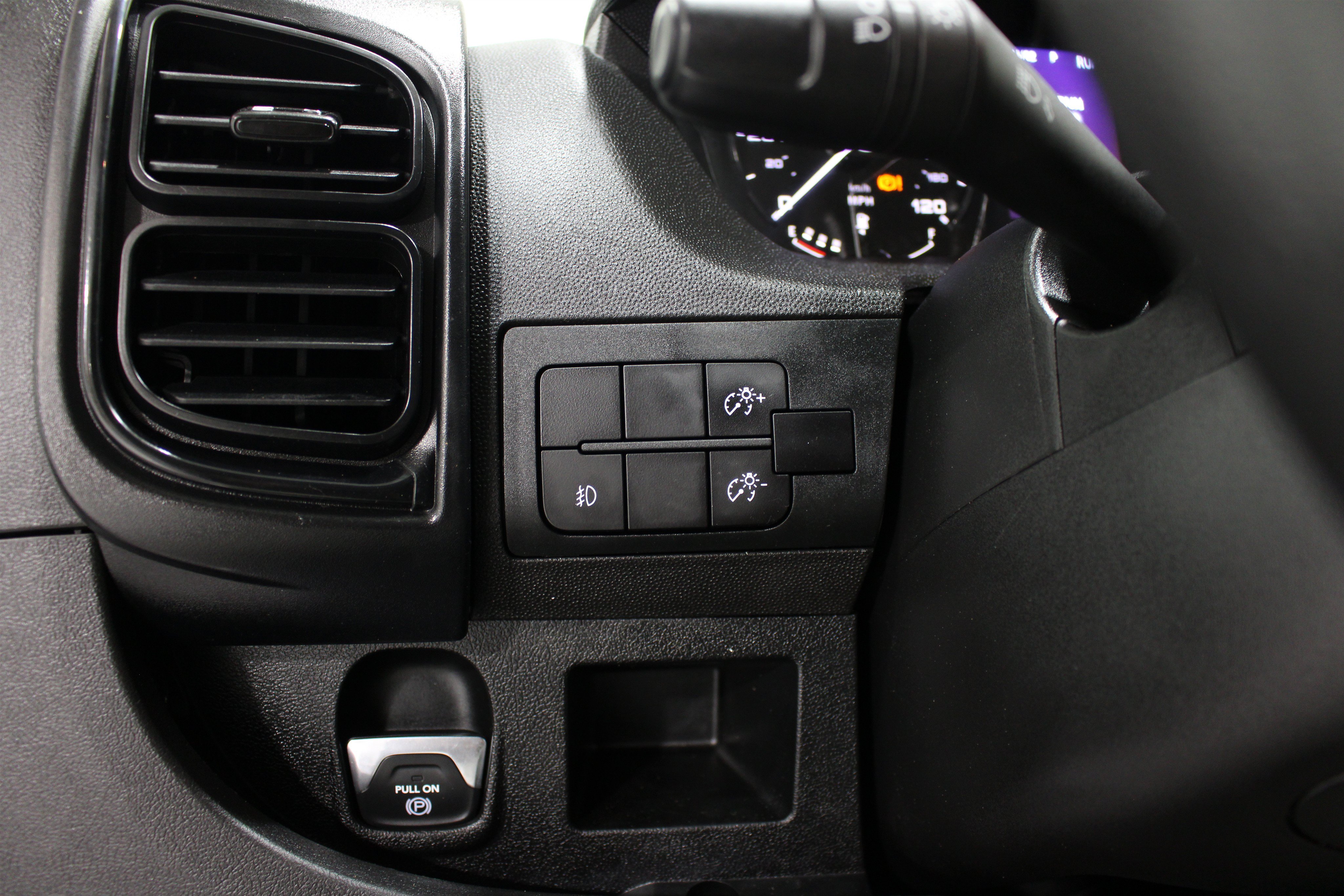 Used 2025 RAM ProMaster 2500 w/ Convenience Group FWD image 7