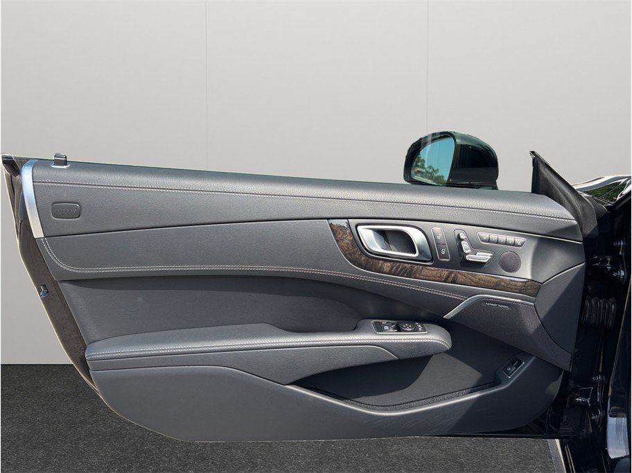 Used 2015 Mercedes-Benz SL 550 image 23
