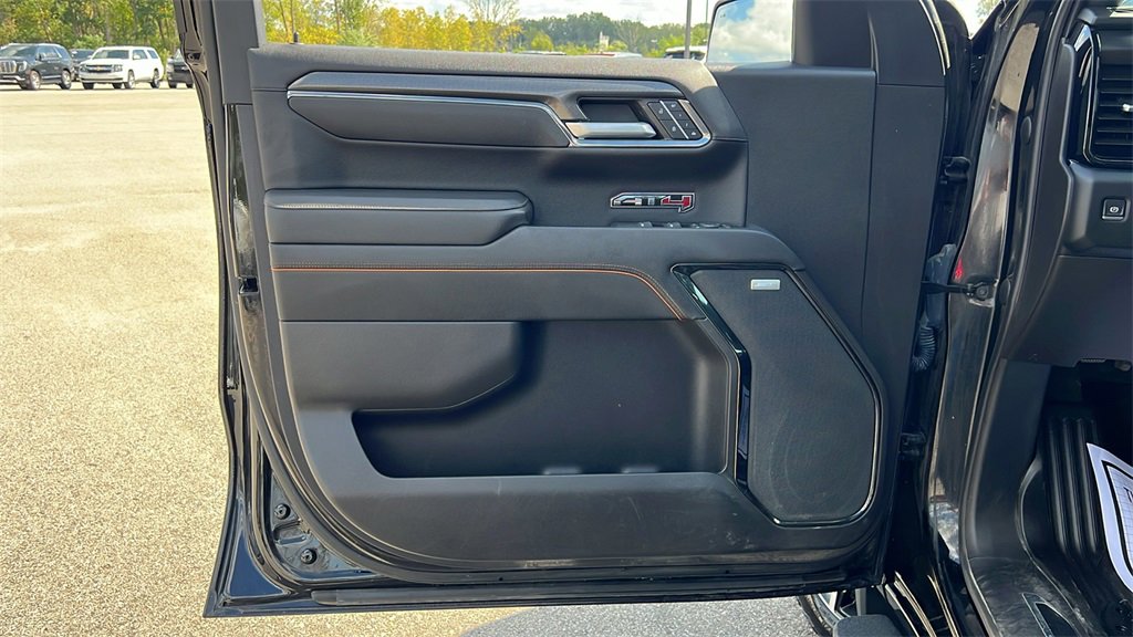 Used 2022 GMC Sierra 1500 AT4 w/ AT4 Premium Package image 9
