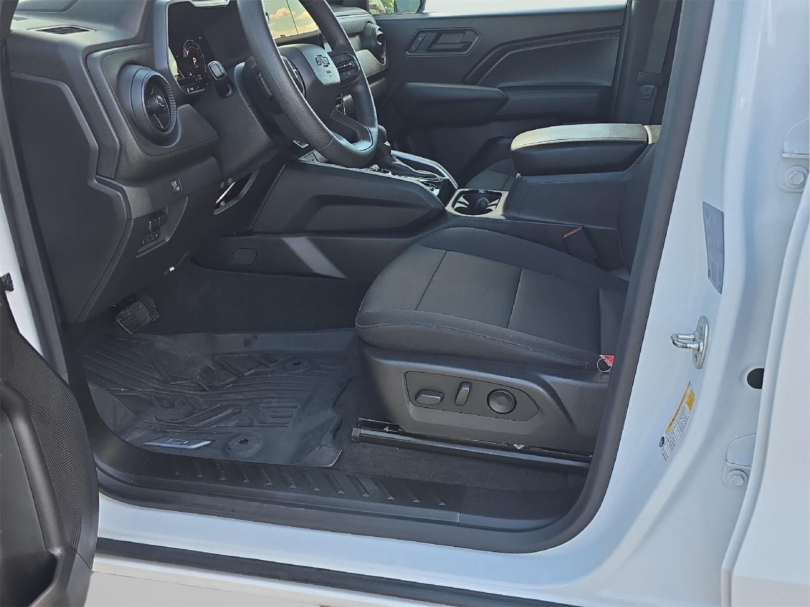 Used 2024 Chevrolet Colorado Trail Boss w/ Technology Package AWD/4WD image 9