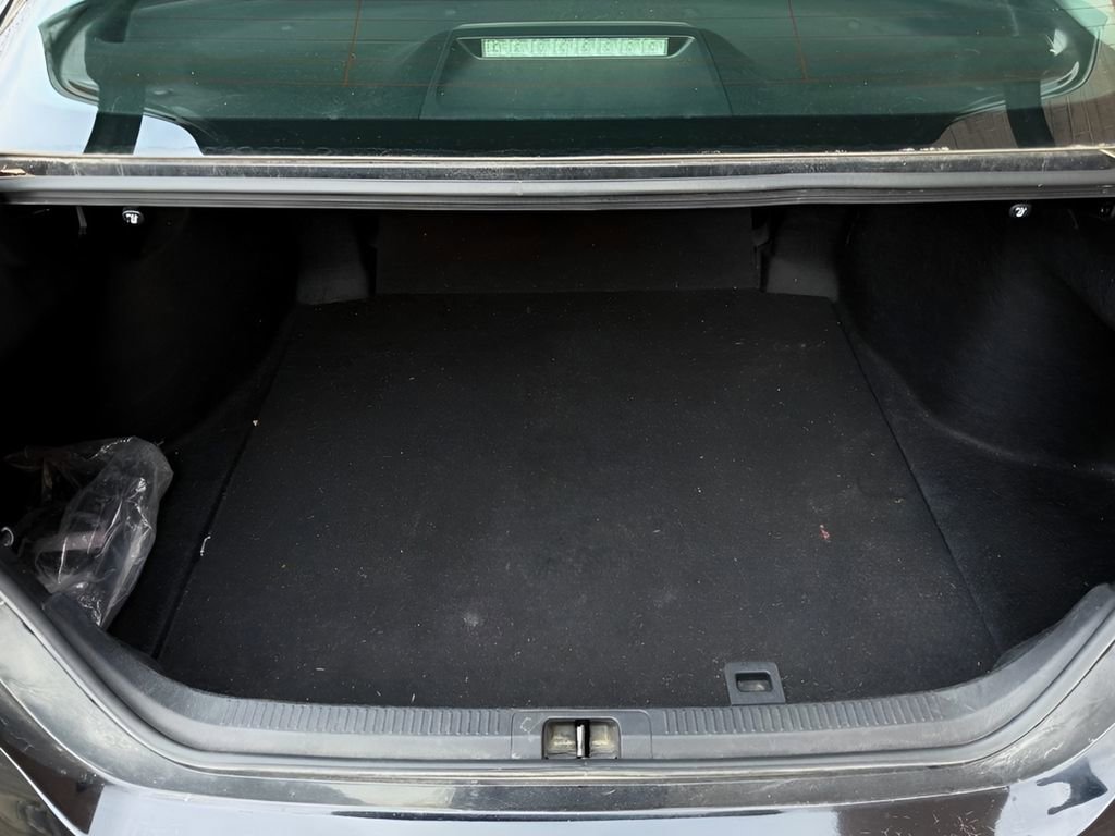 Used 2019 Toyota Camry SE image 11