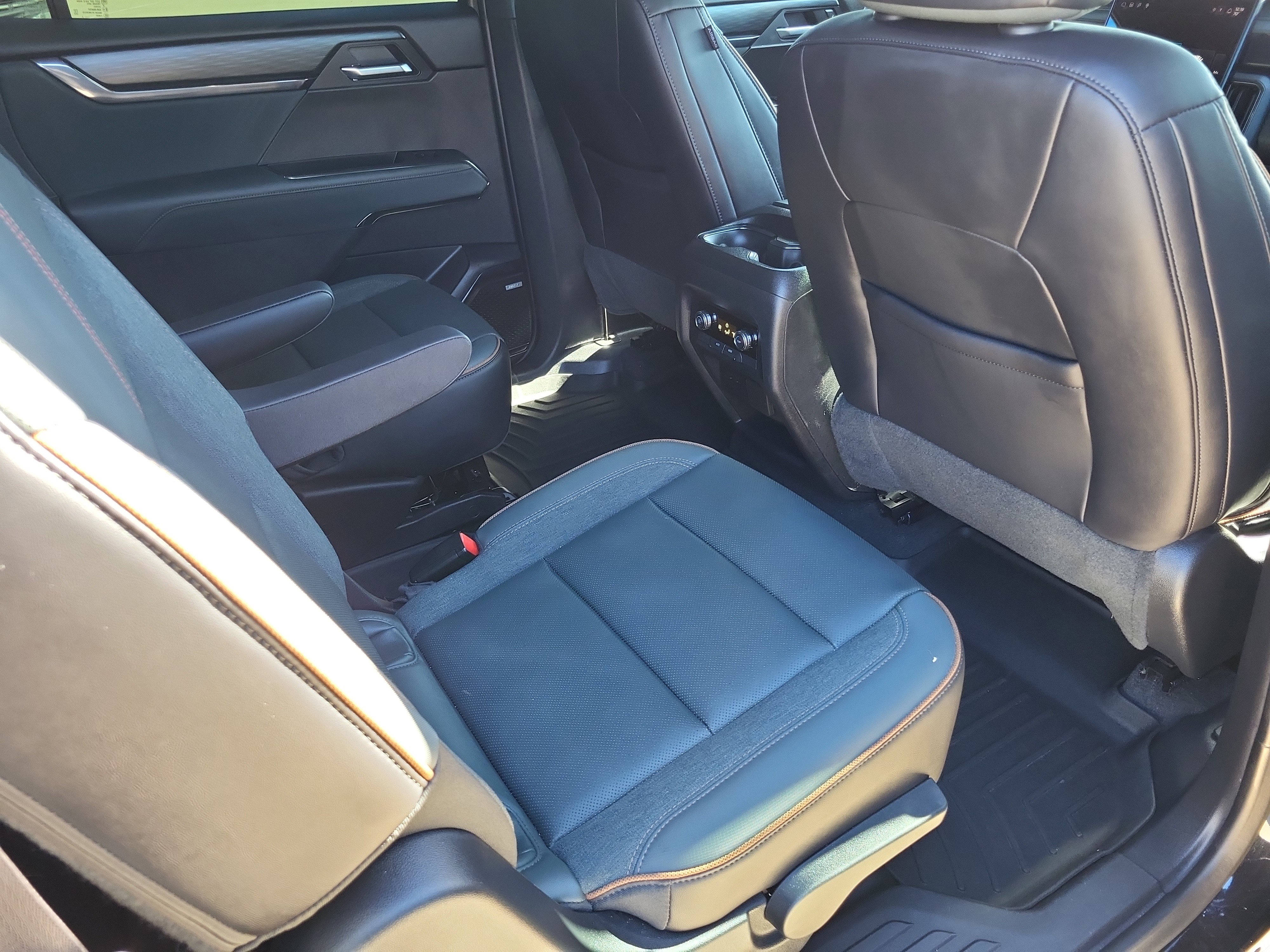 Certified 2025 GMC Acadia AT4 image 11