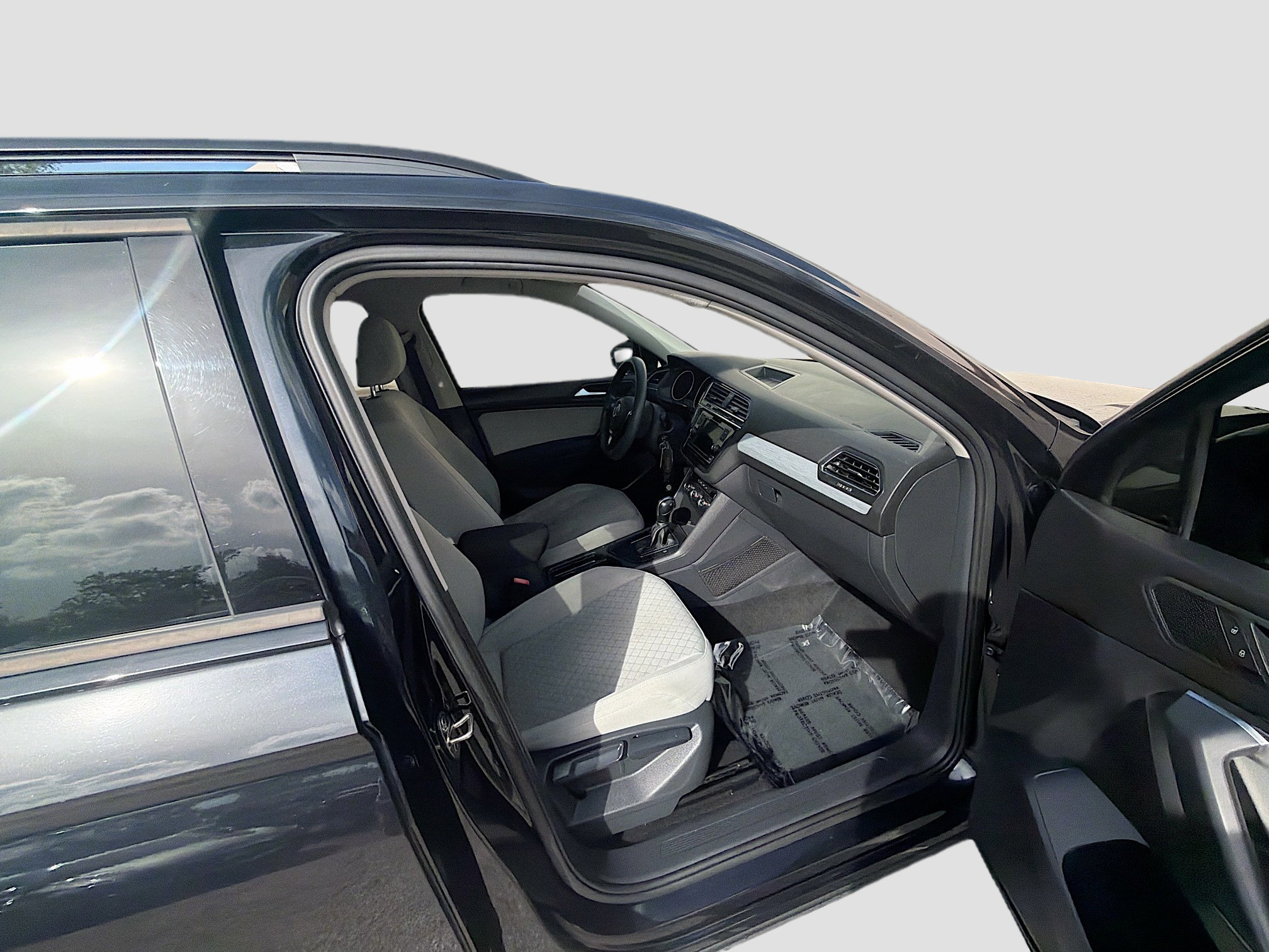 Used 2019 Volkswagen Tiguan S w/ Driver Assistance Package FWD image 31