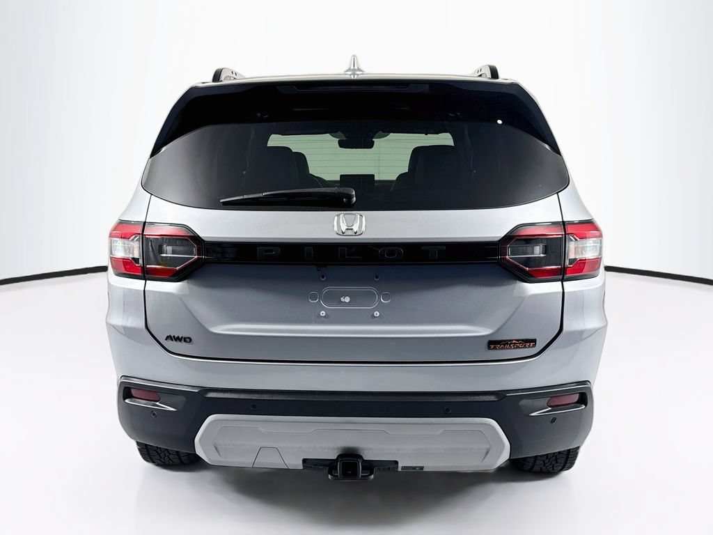 Certified 2025 Honda Pilot TrailSport image 6