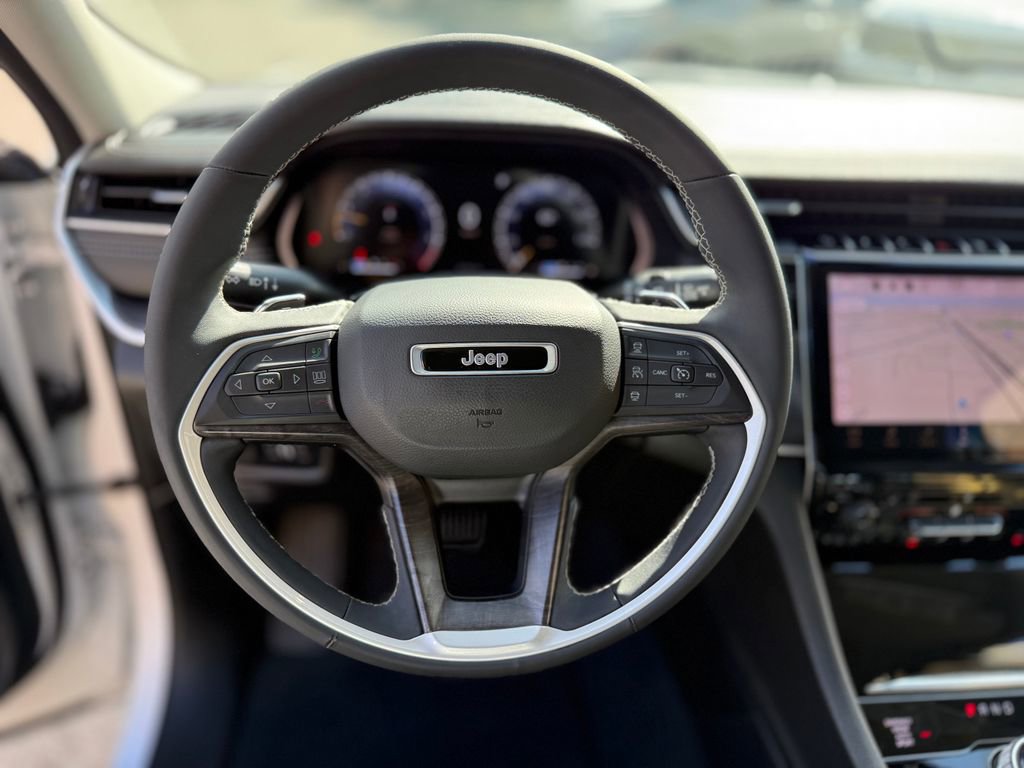 Used 2023 Jeep Grand Cherokee L Limited image 6