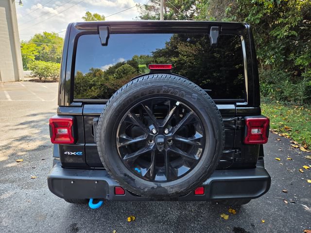 Used 2022 Jeep Wrangler Unlimited Sahara w/ Cold Weather Group AWD/4WD image 8