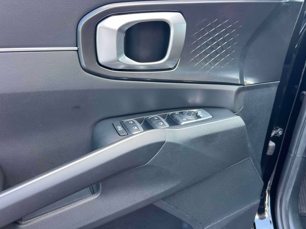 Certified 2023 Kia Sorento LX FWD image 18