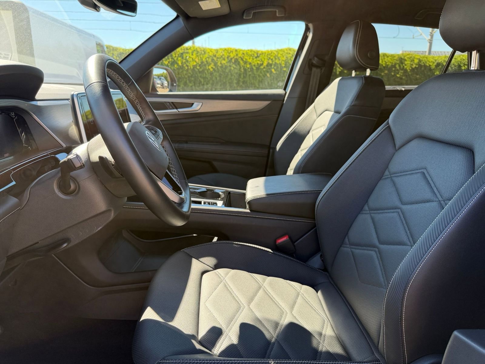 Used 2025 Volkswagen Atlas Cross Sport SE image 27