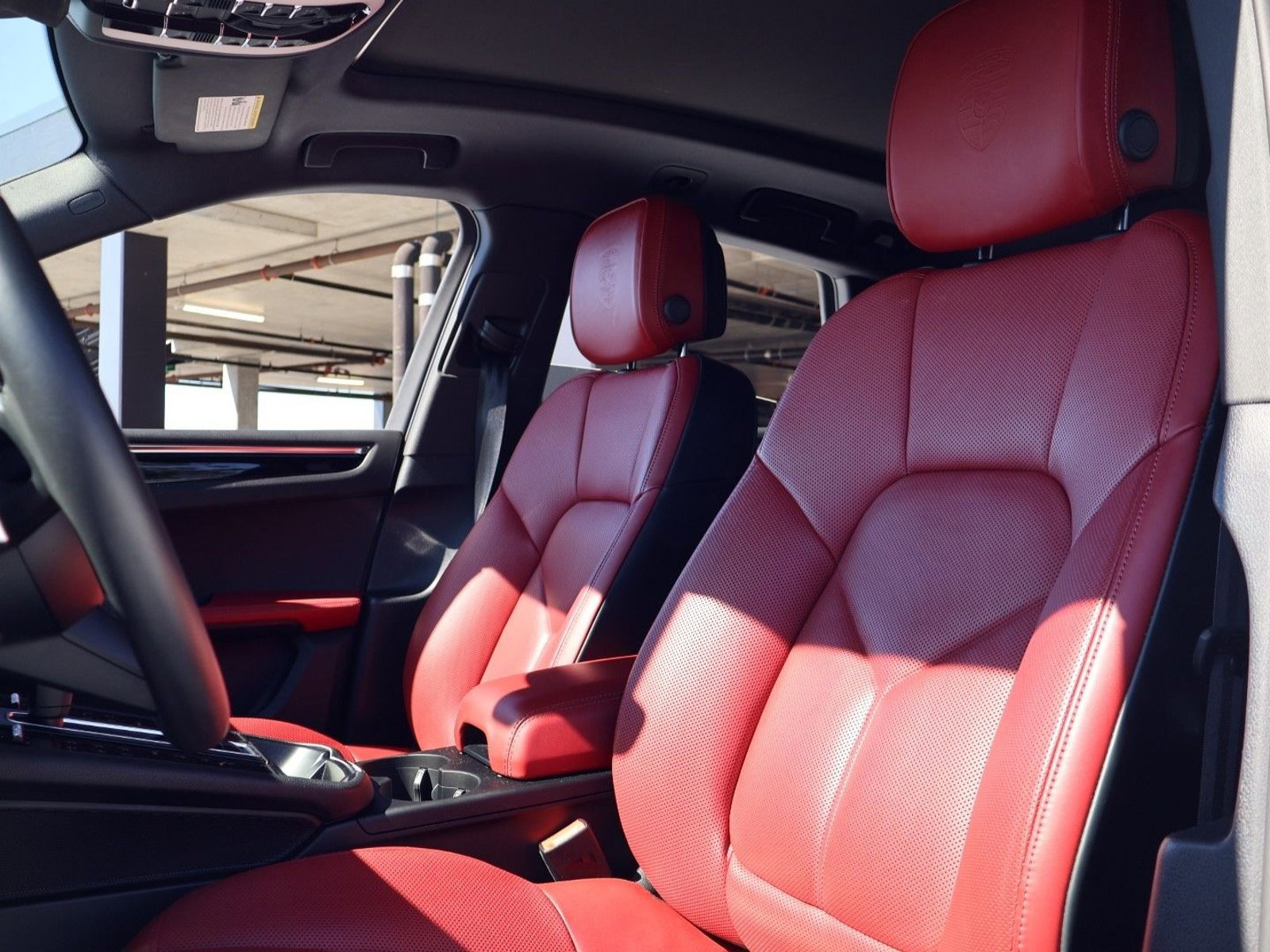 Certified 2025 Porsche Macan image 10