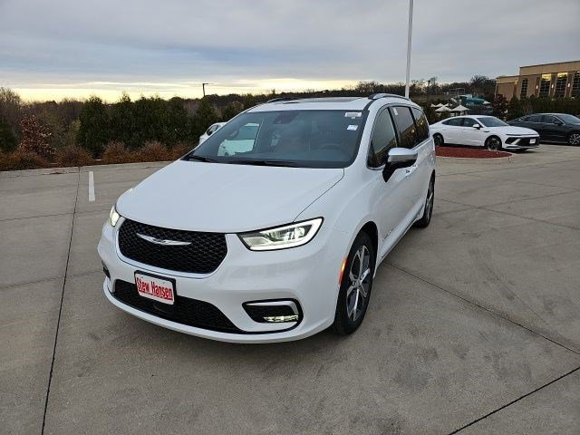 New 2026 Chrysler Pacifica Pinnacle image 1