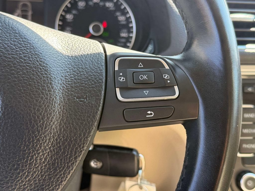 Used 2013 Volkswagen Passat 2.5 SE FWD image 23