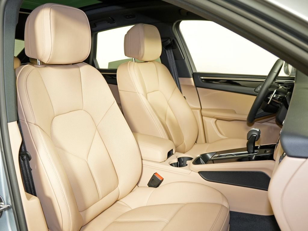 New 2026 Porsche Macan AWD/4WD image 36