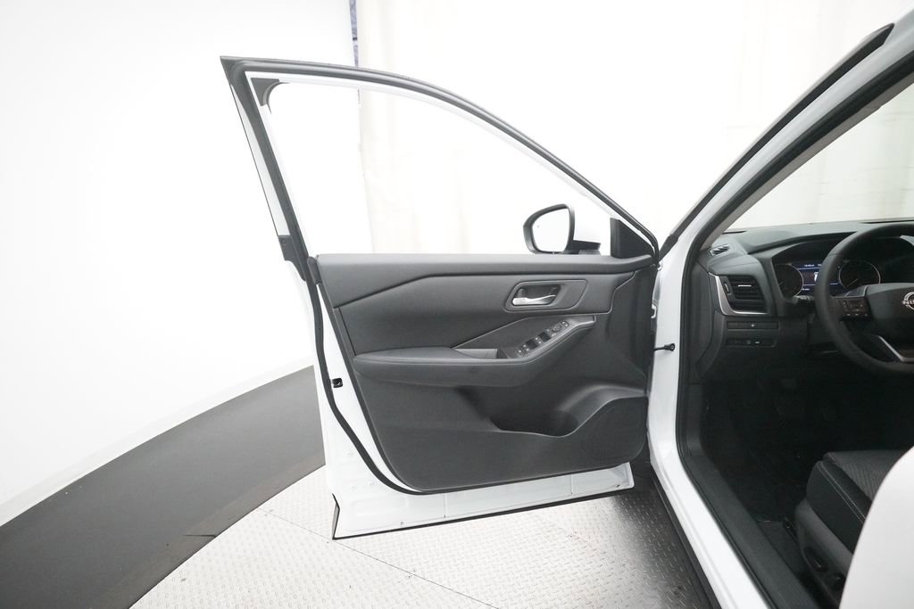 Used 2026 Nissan Rogue SV image 28