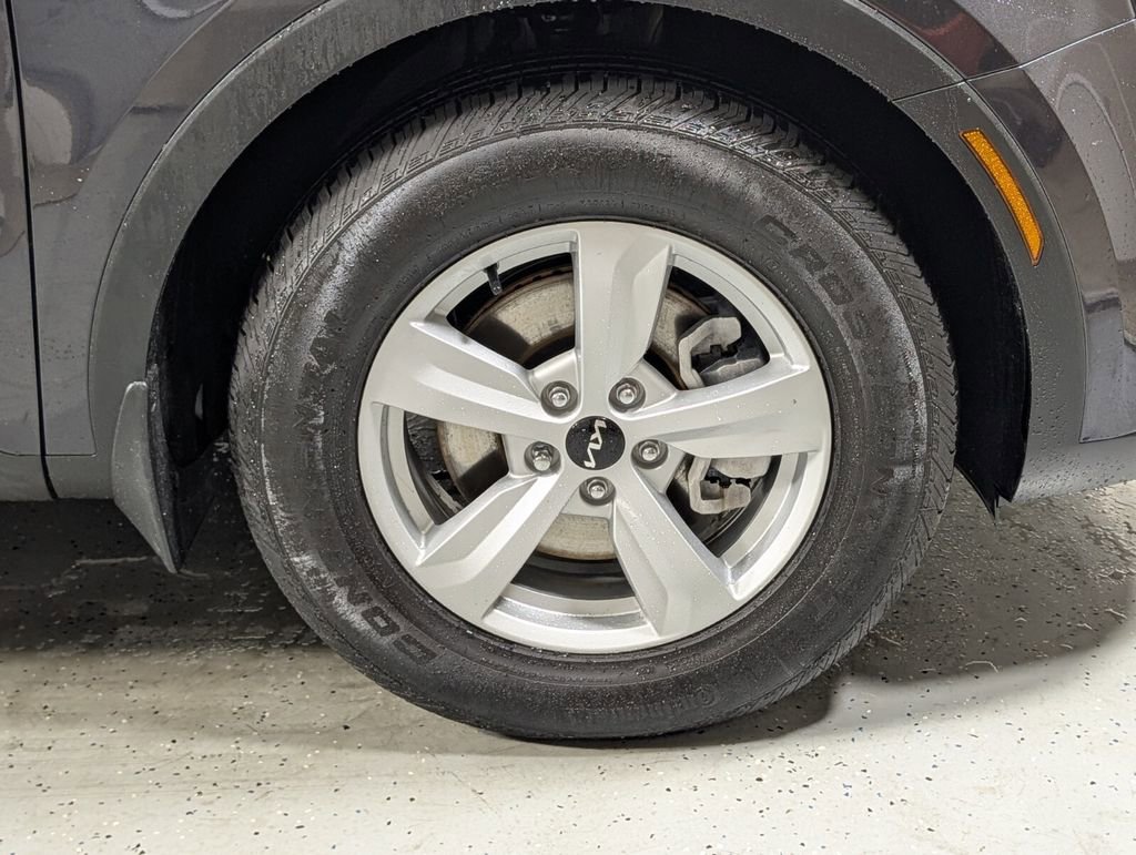 Used 2025 Kia Sorento LX image 9