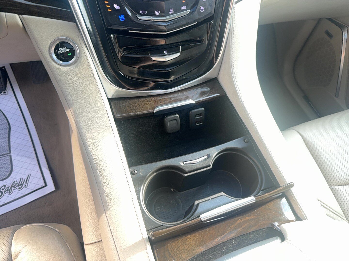 Used 2018 Cadillac Escalade ESV Luxury AWD/4WD image 33