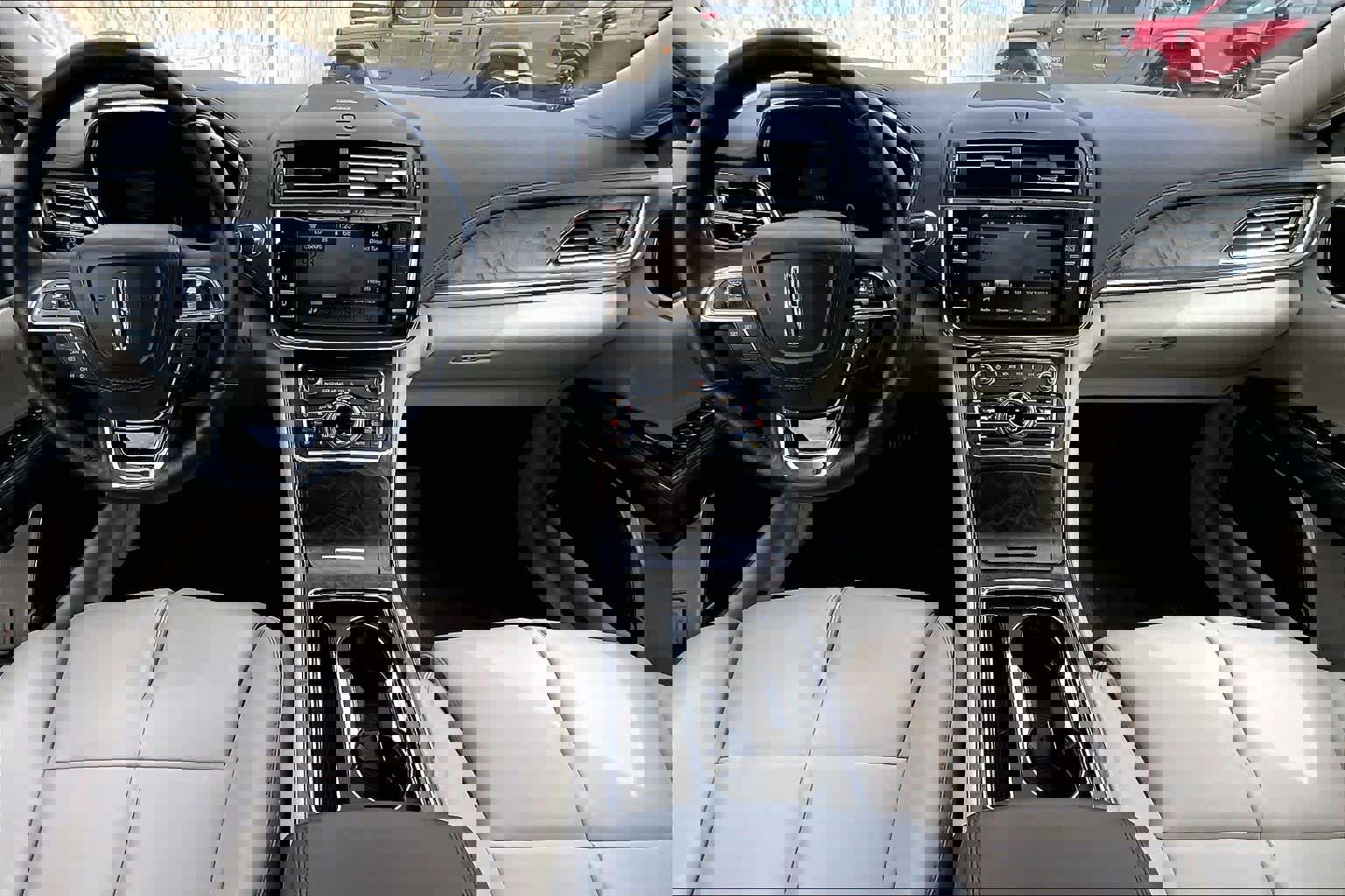 Used 2017 Lincoln Continental Premiere image 16