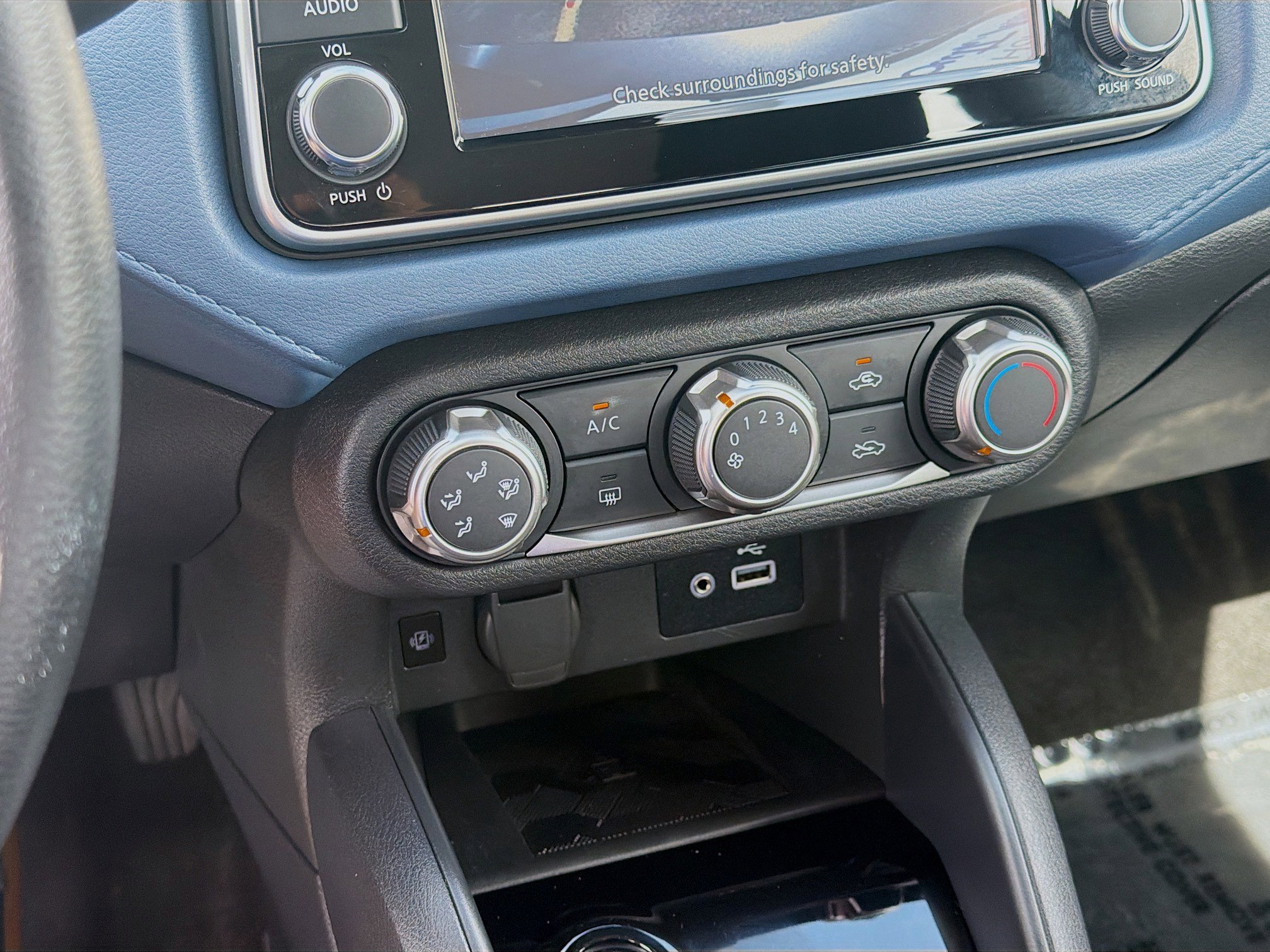 Used 2025 Nissan Versa SV image 14