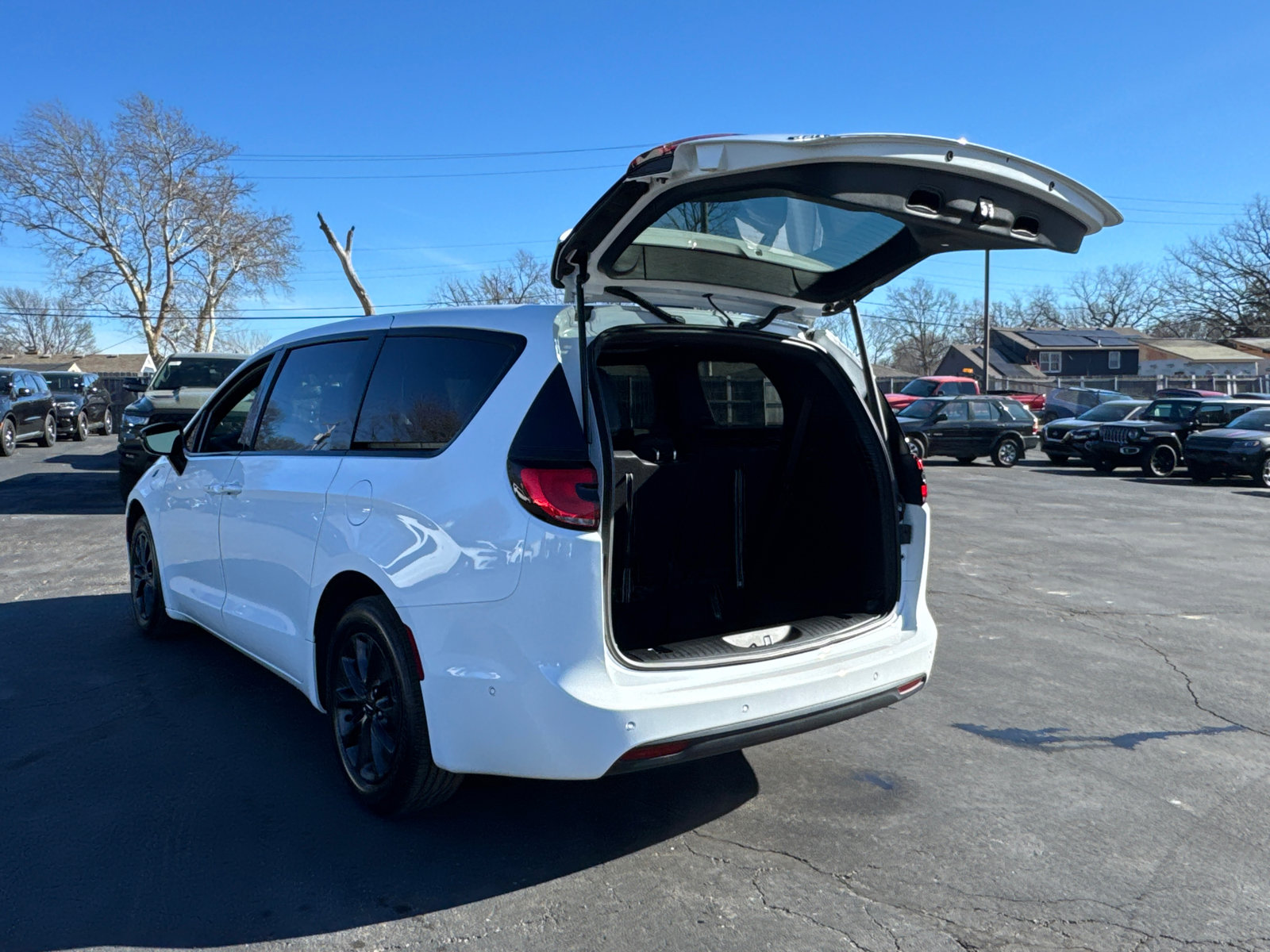 Used 2024 Chrysler Pacifica Limited image 17