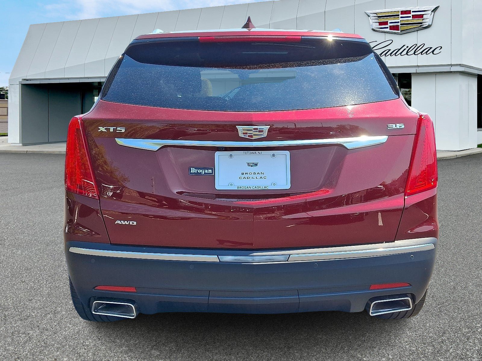 Used 2017 Cadillac XT5 Luxury w/ Driver Awareness Package AWD/4WD image 5