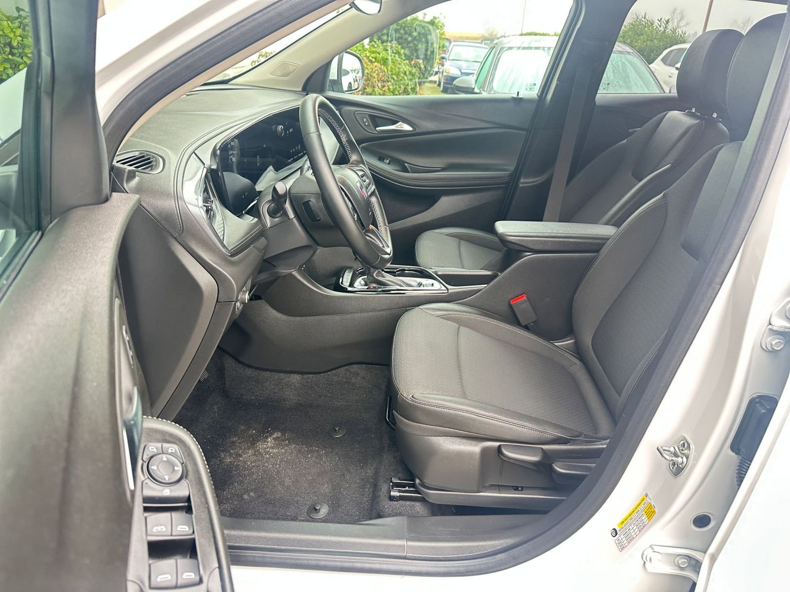 Used 2025 Buick Encore GX Preferred image 27